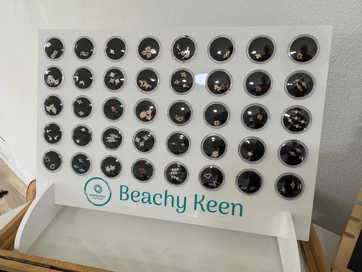 Acrylic Gem Display Stand with 40 Clear Containers