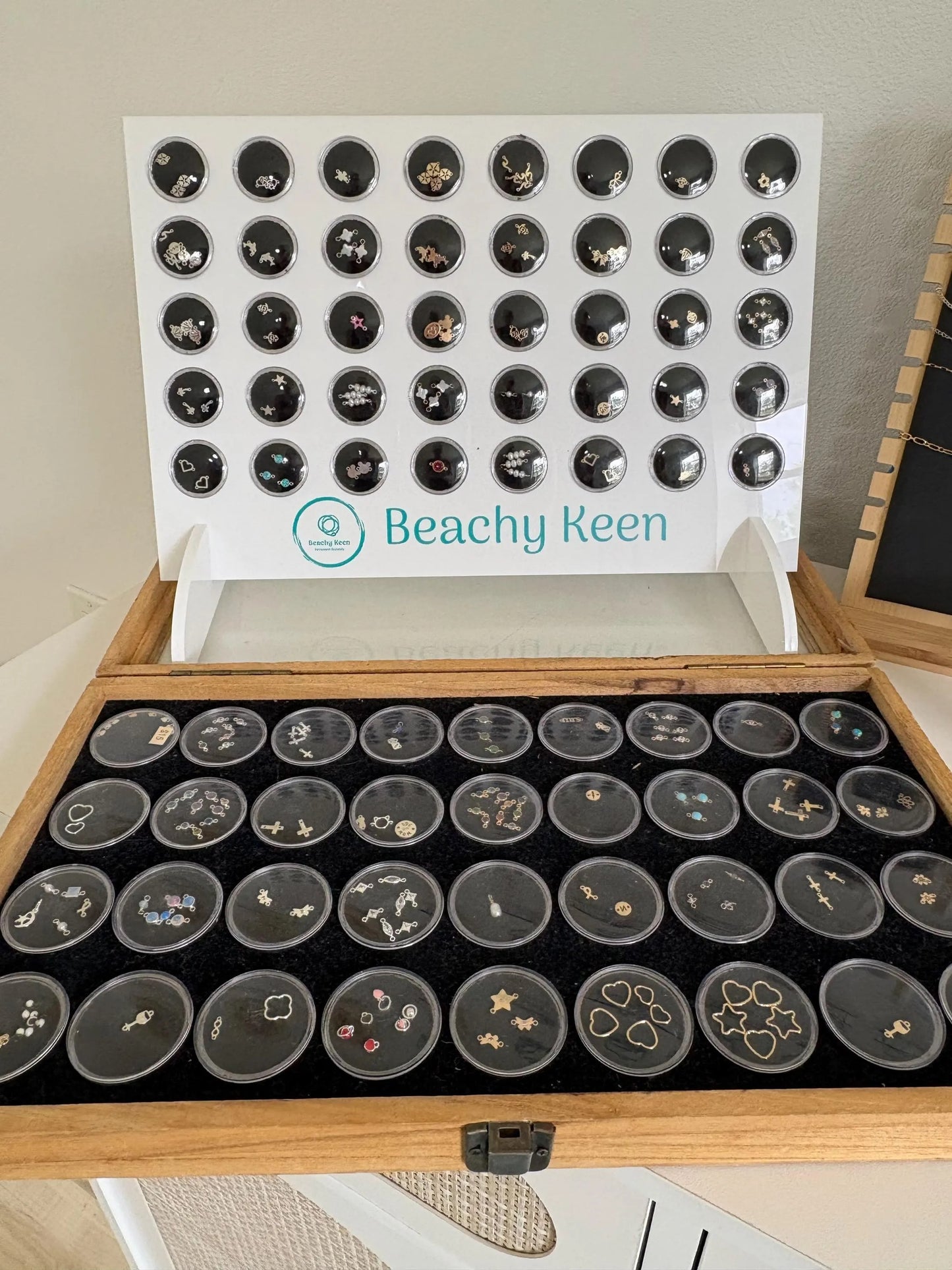 Acrylic Gem Display Stand with 40 Clear Containers